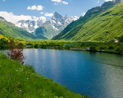 caucasus-dombai